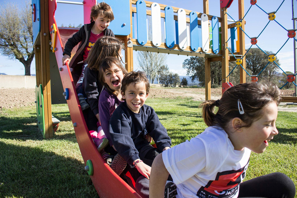 Pista de pàdel i parc infantil